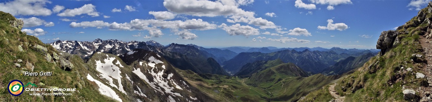 38 Vista sulla Val Carisole , il Monte Chierico e l'alta Val Brembana.jpg